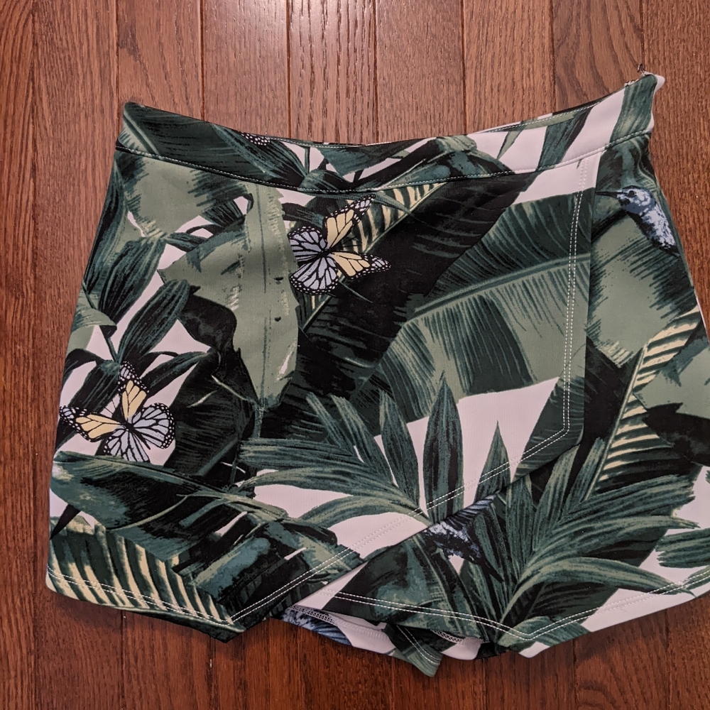 ABERCROMBIE TROPICAL PRINT SKORT